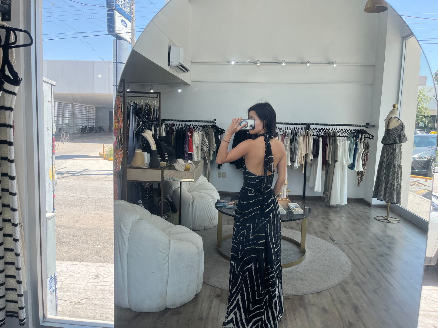 Vestido negro con estampado metálico