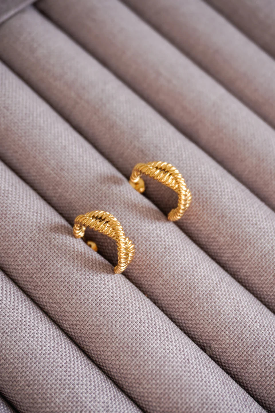 Lazo gold hoops