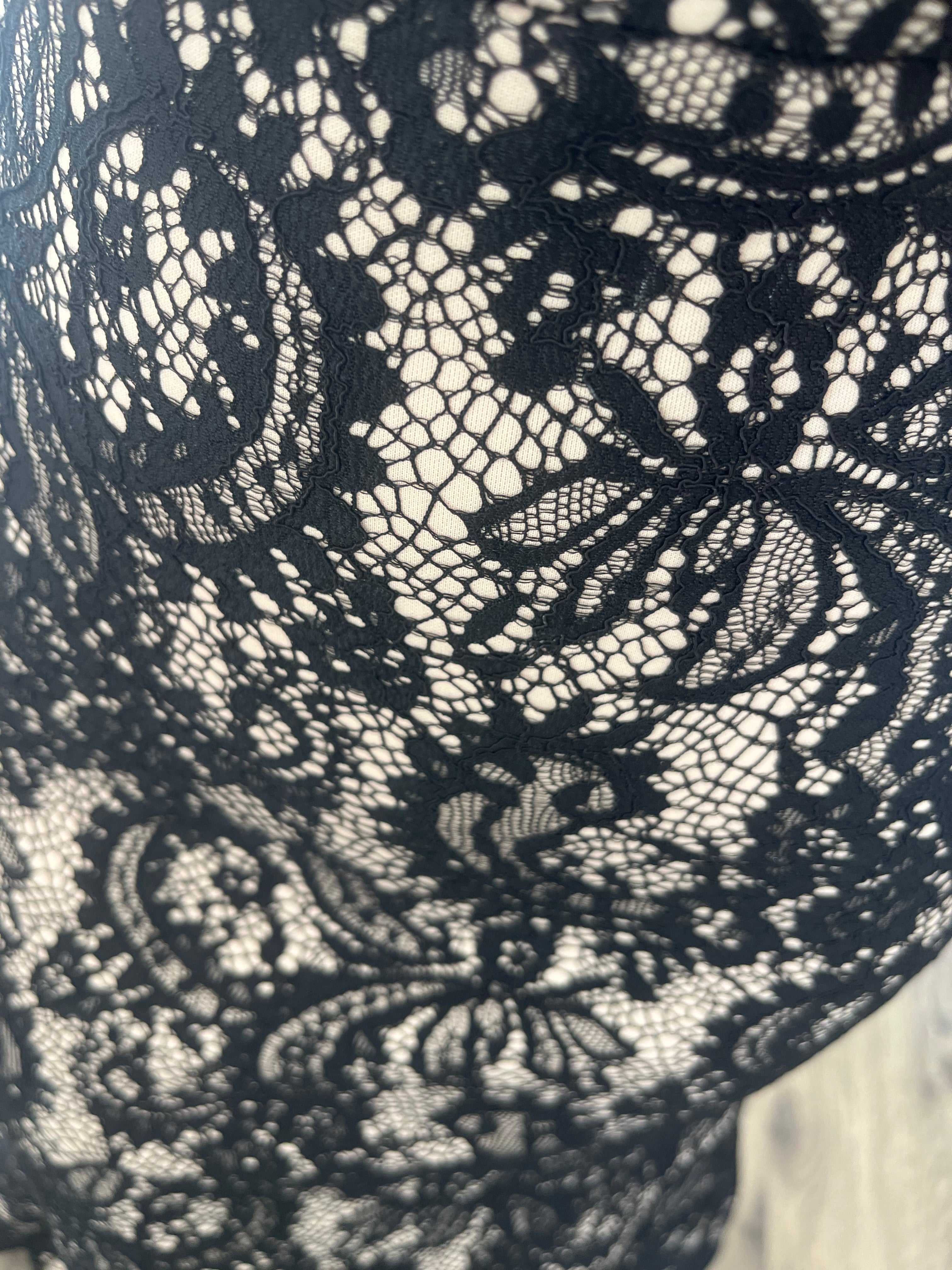 Vestido negro con encaje