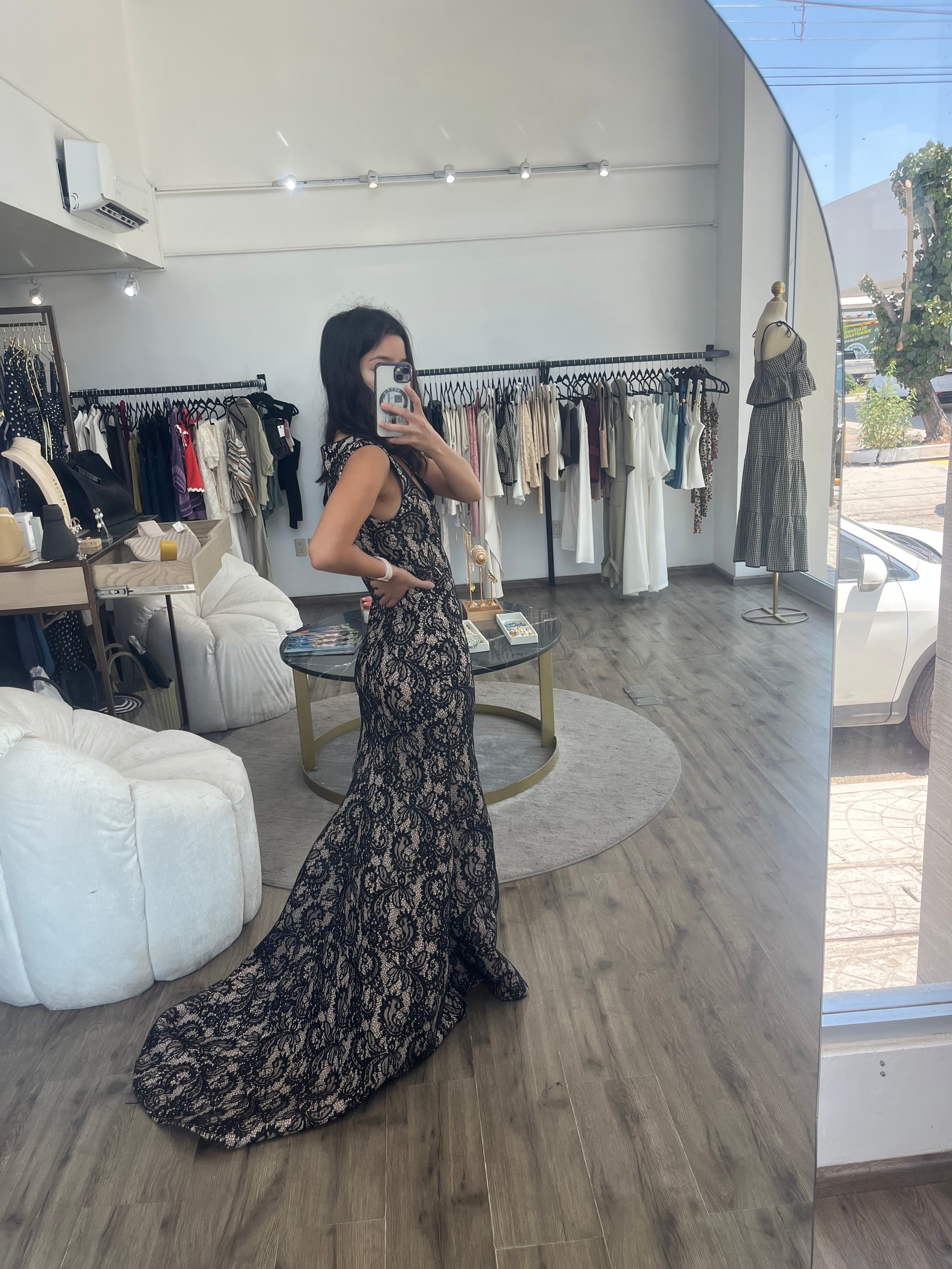 Vestido negro con encaje