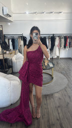 Vestido mini con cola