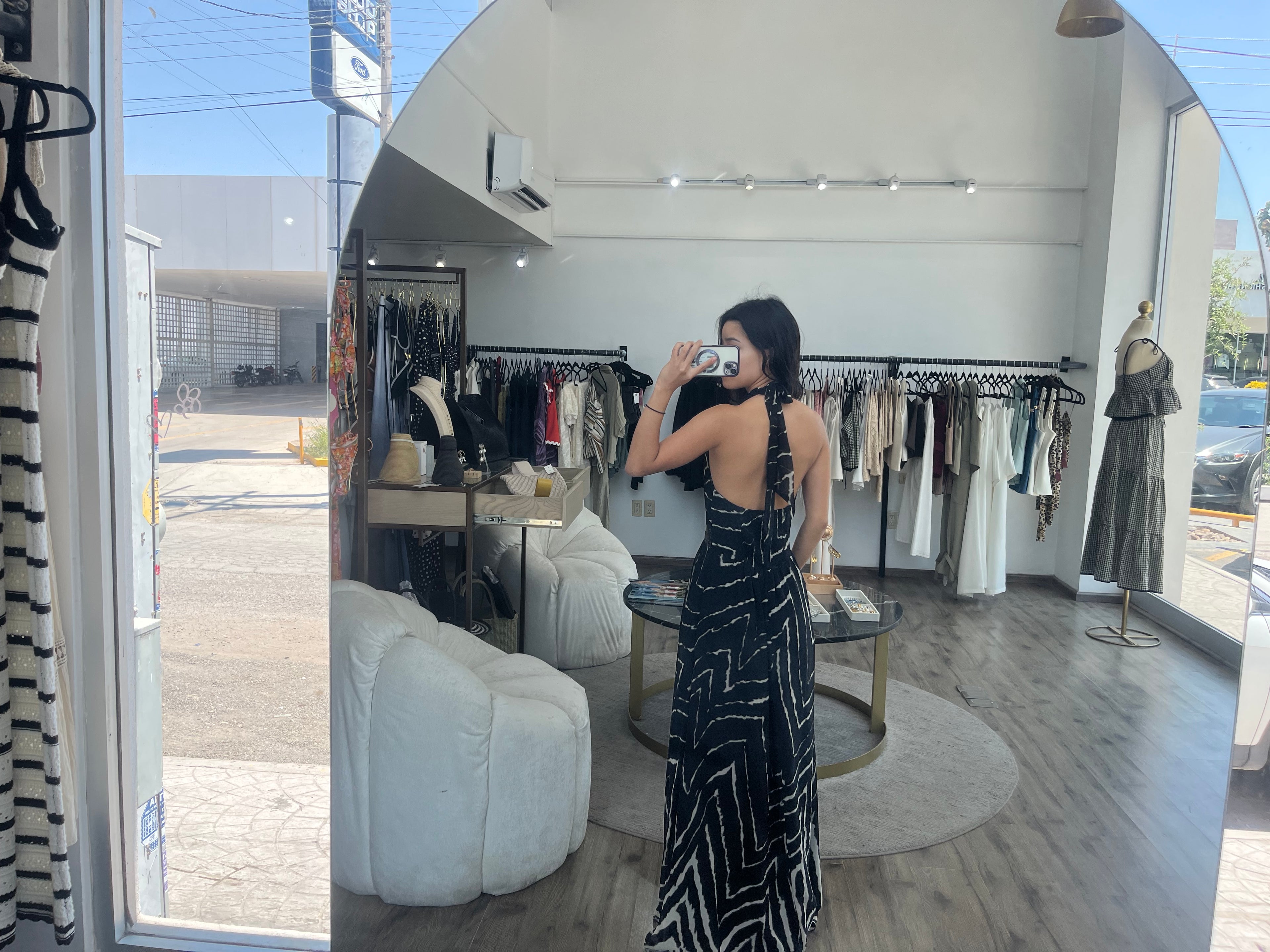 Vestido negro con estampado metálico