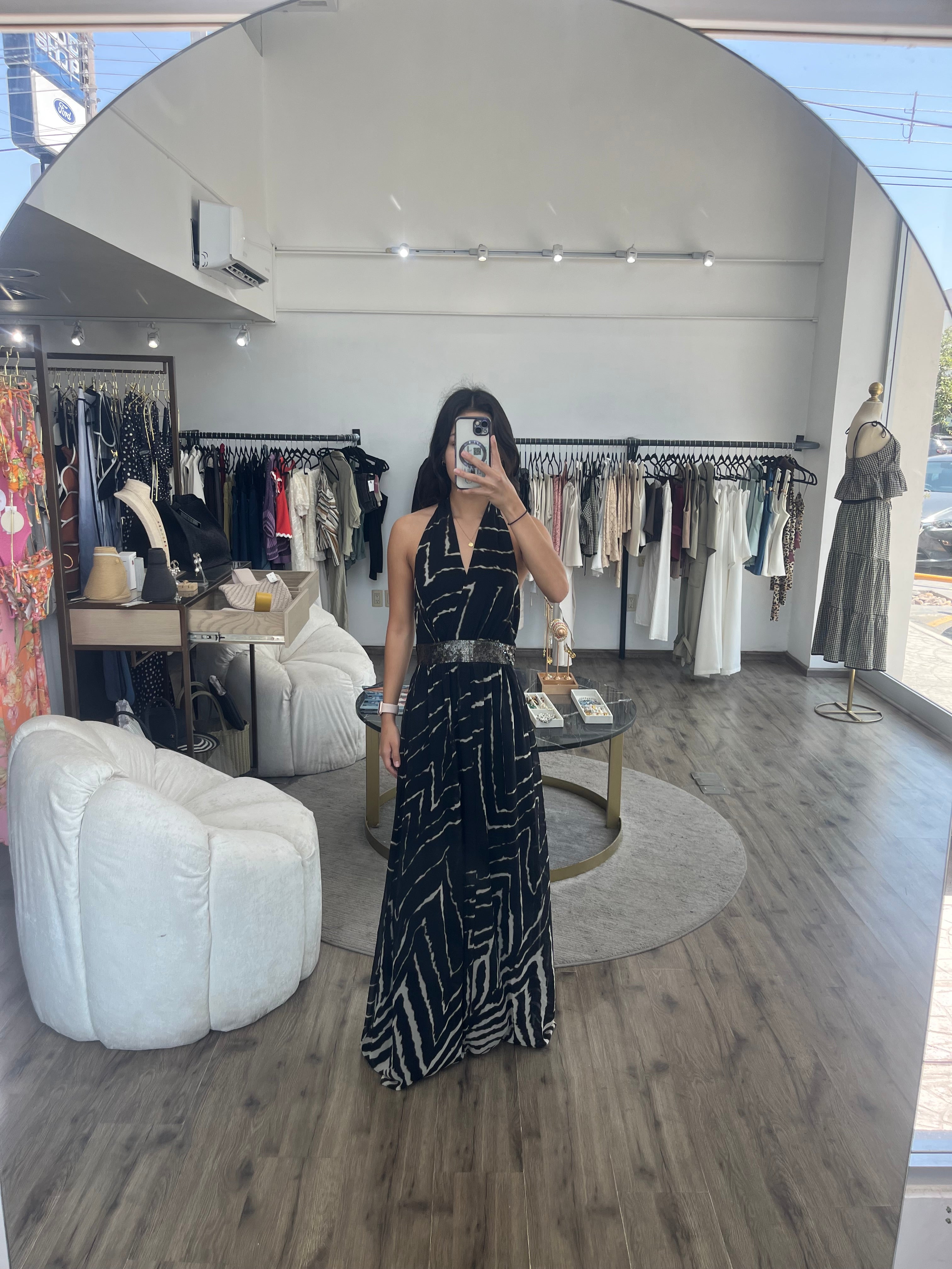 Vestido negro con estampado metálico