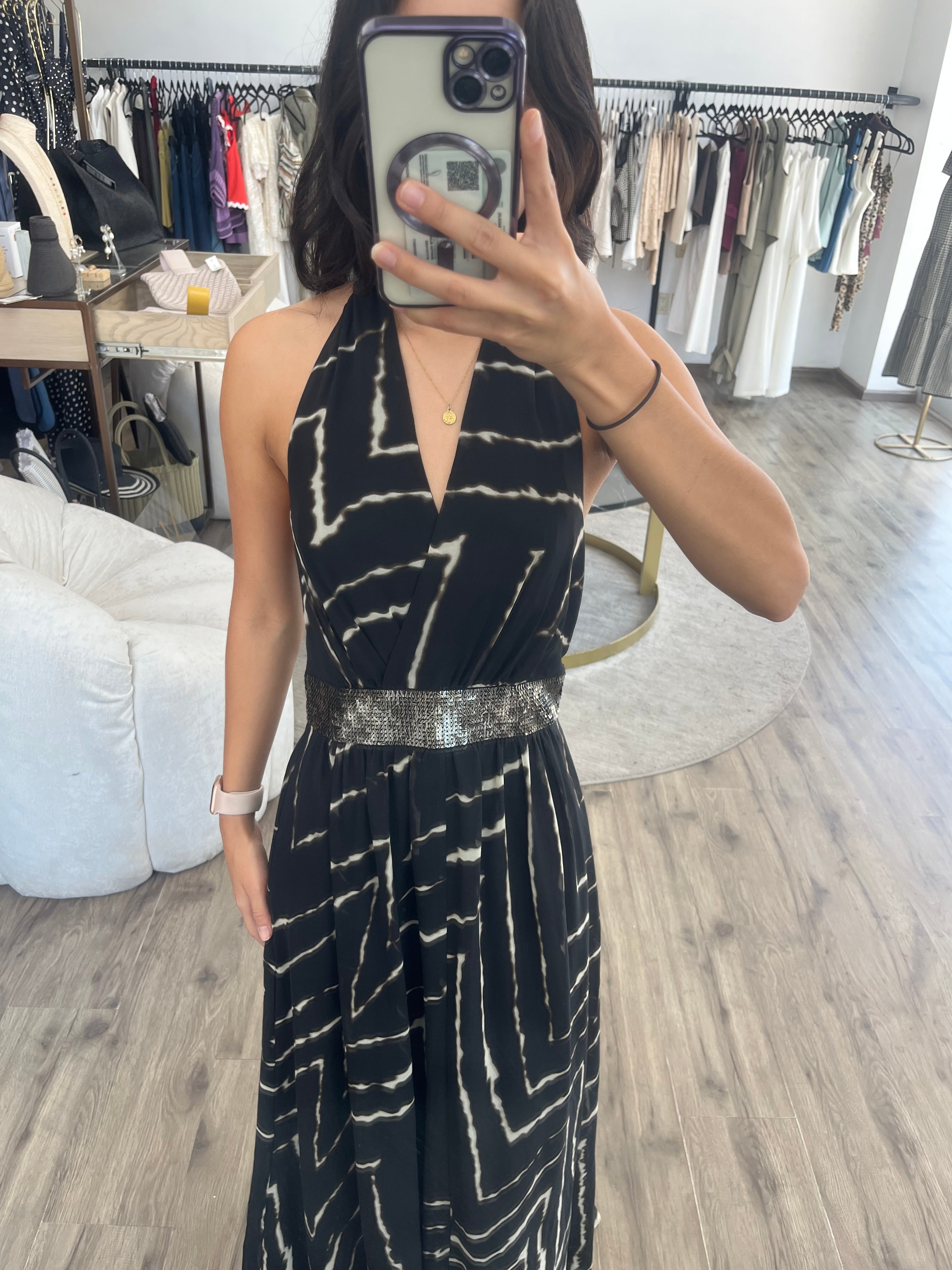 Vestido negro con estampado metálico