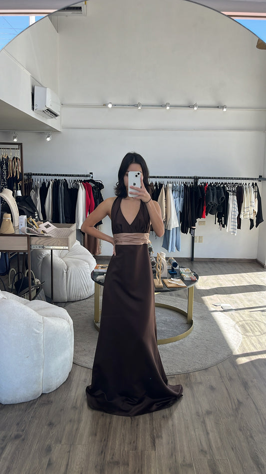 Vestido halter café con cinto