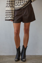 Pivot shorts