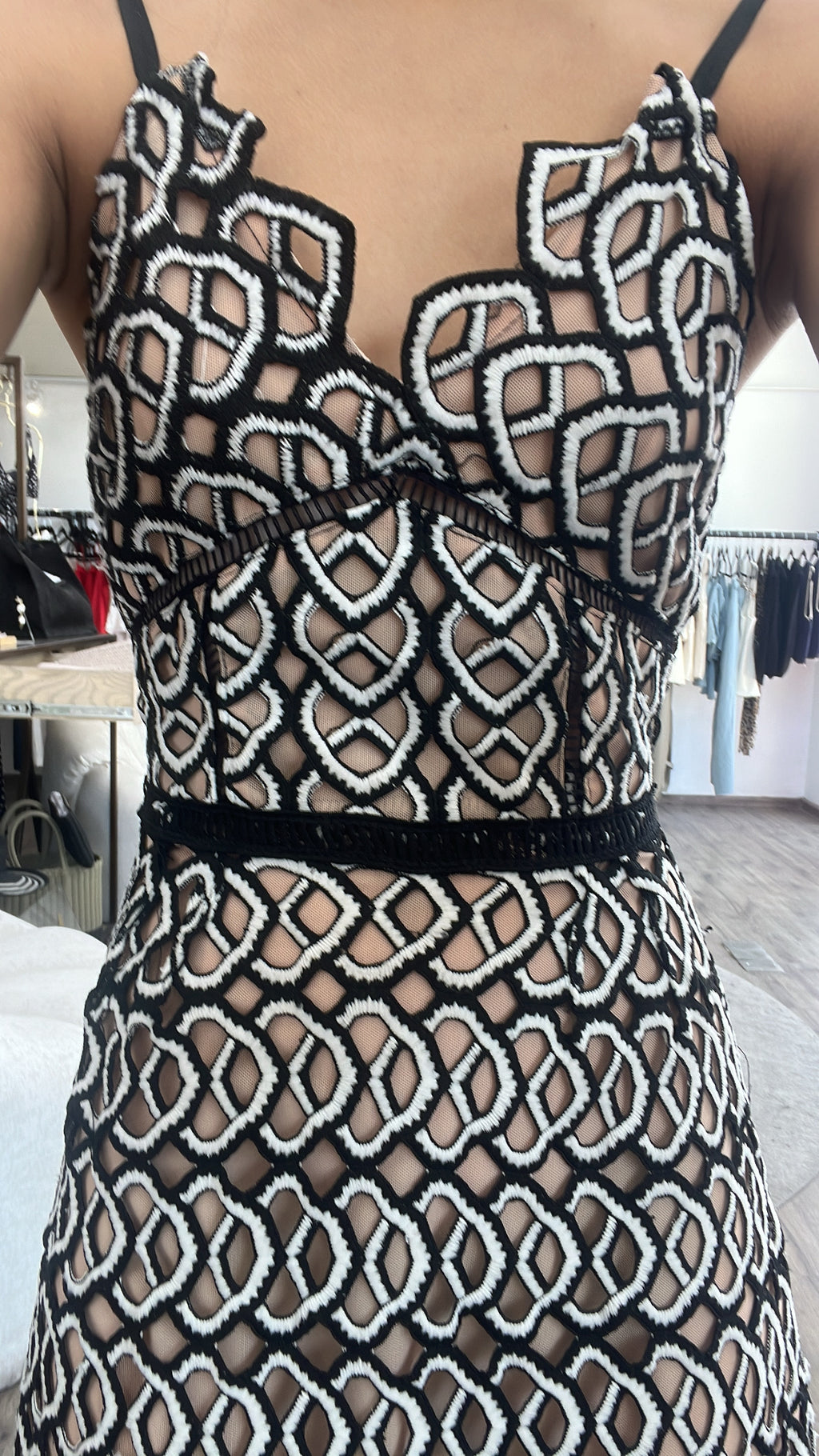 Vestido midi blanco y negro