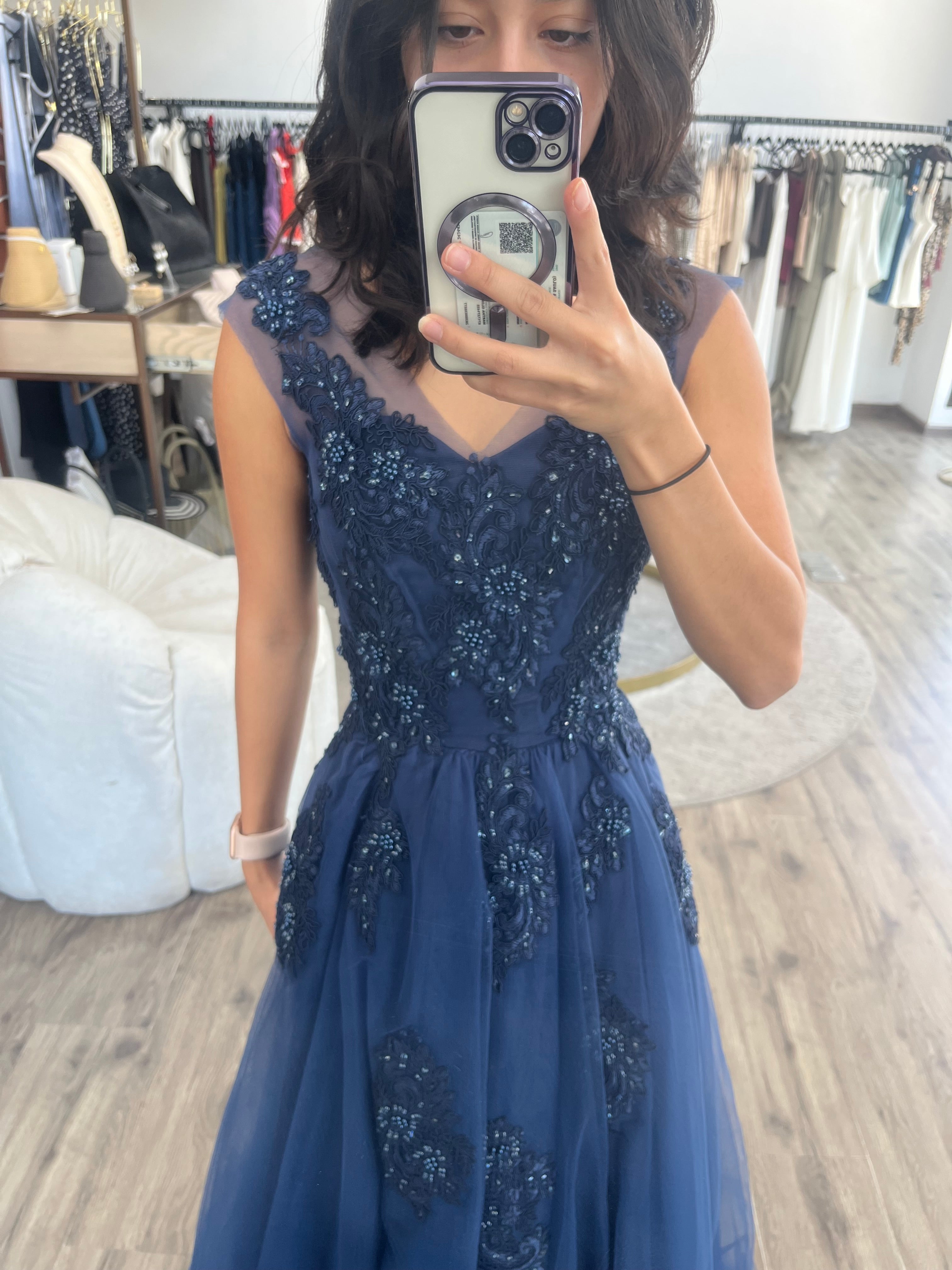 Vestido azul marino con brillos