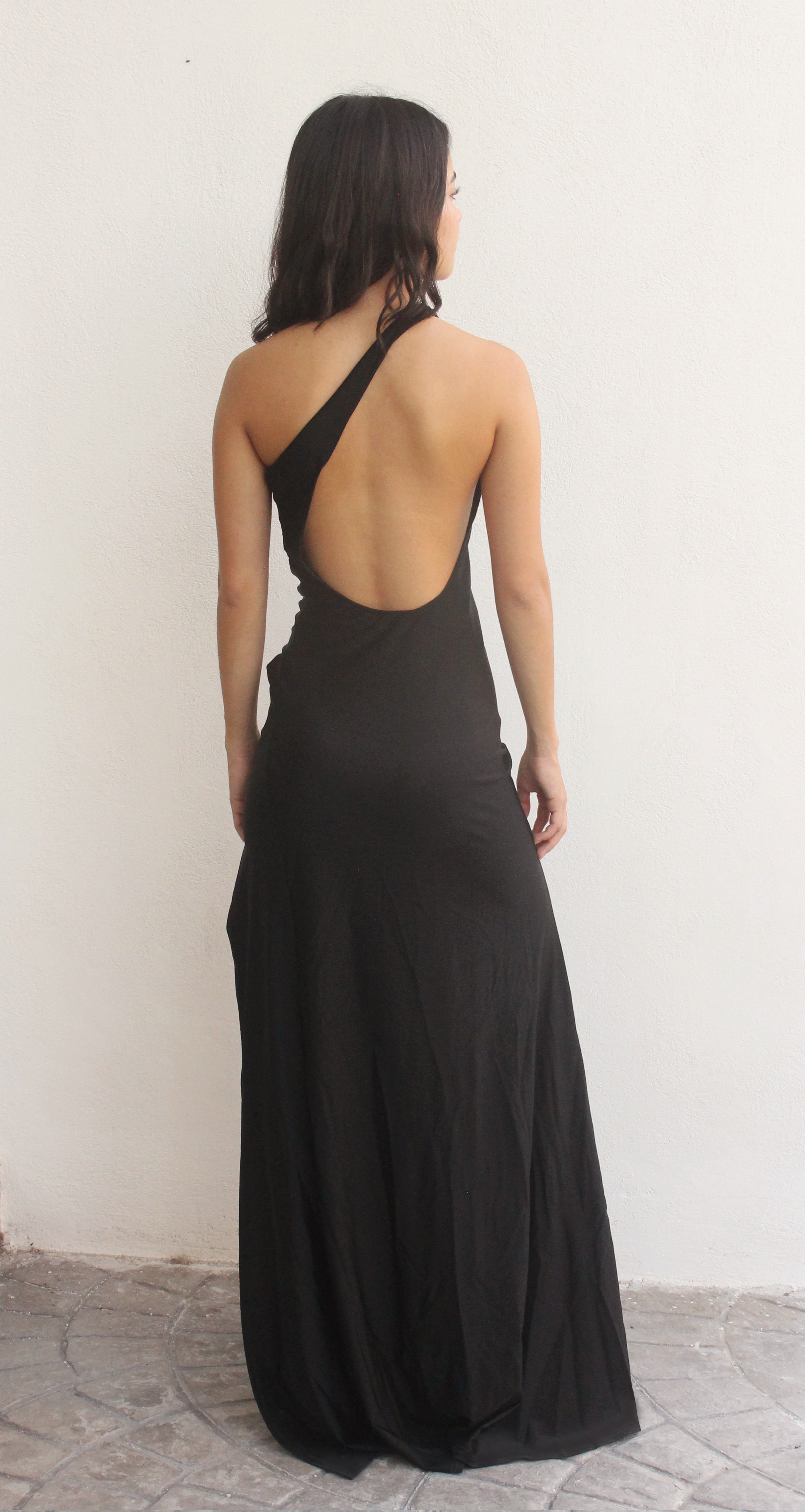 Vestido negro espalda abierta