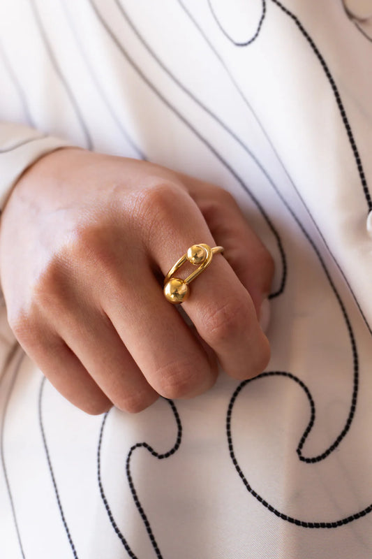 Trendy ring